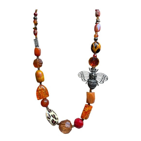 Orange and Amber beaded necklace with a bee pendant - Picture 3 of 3